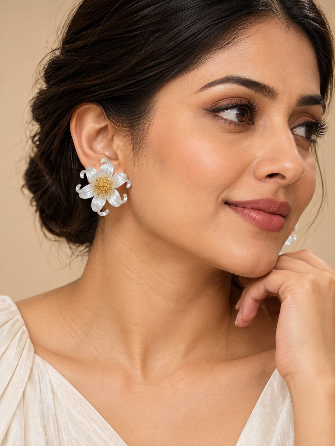 White Daisy Floral Stud Earrings