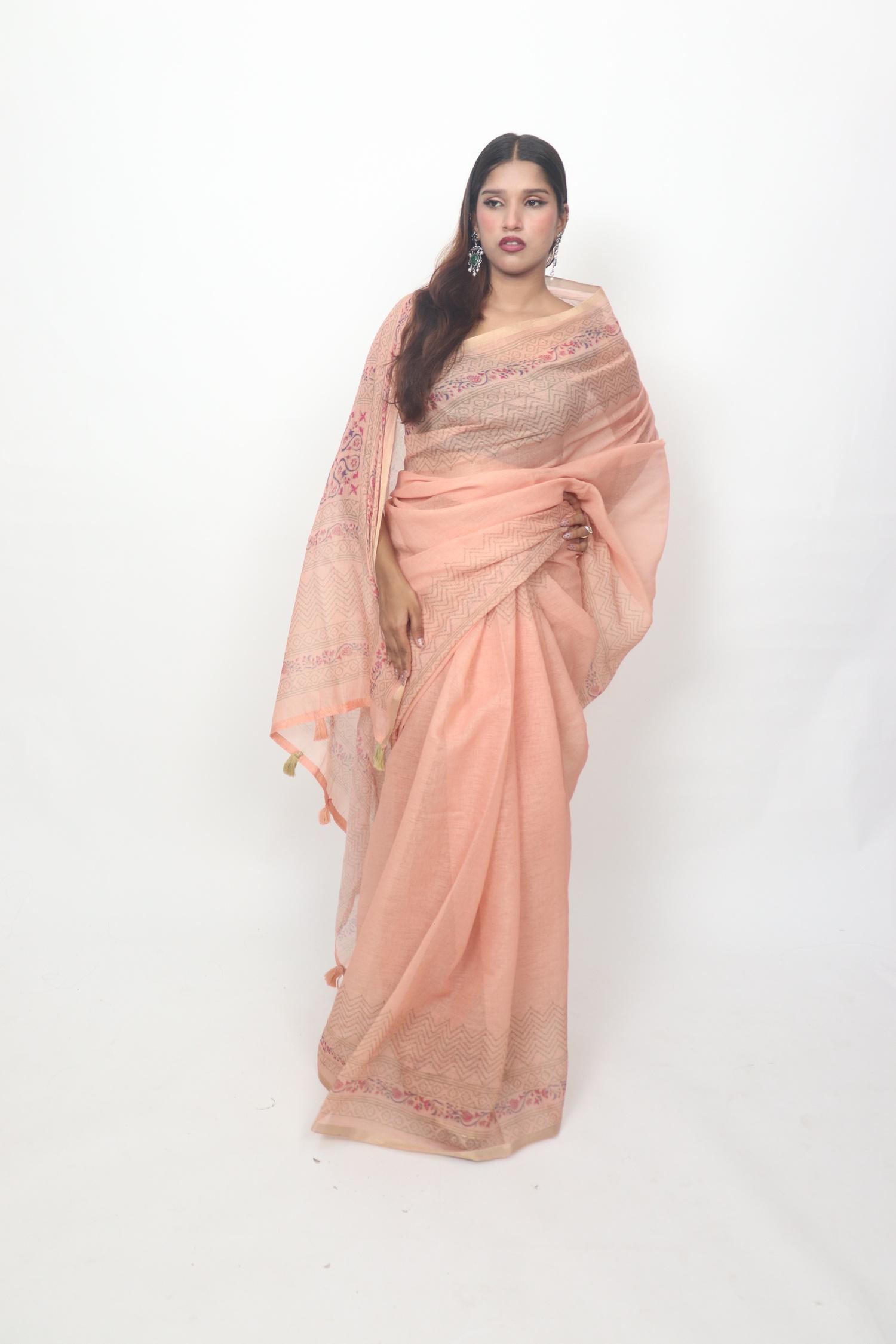 Peach Paisley Print Saree