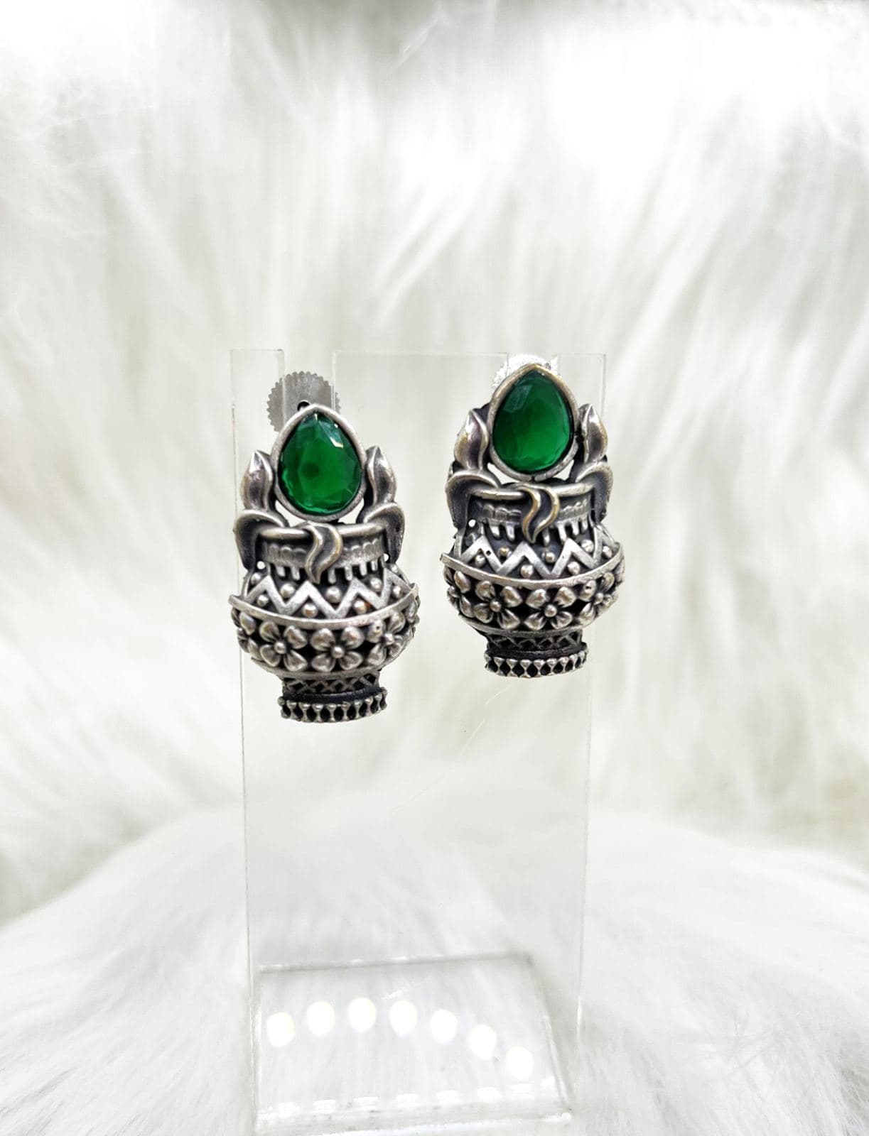 Tribal Pot-Style Studs